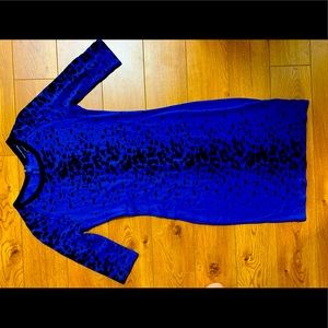 Size 4. Zipper back.